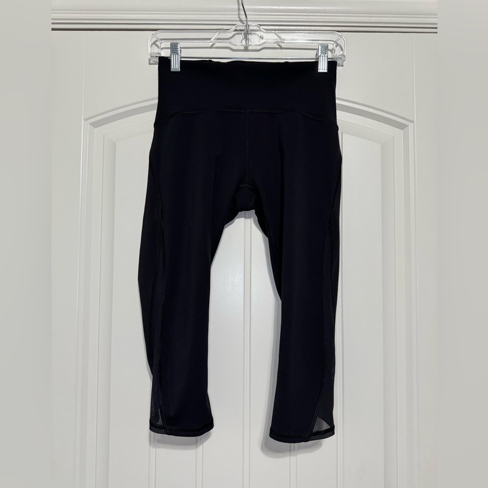 Lululemon Train Times Crop (17") in Black Size 6